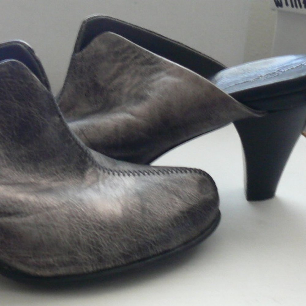 Born Mule 3" Heel Size 8 Copper Metallic Look sz8